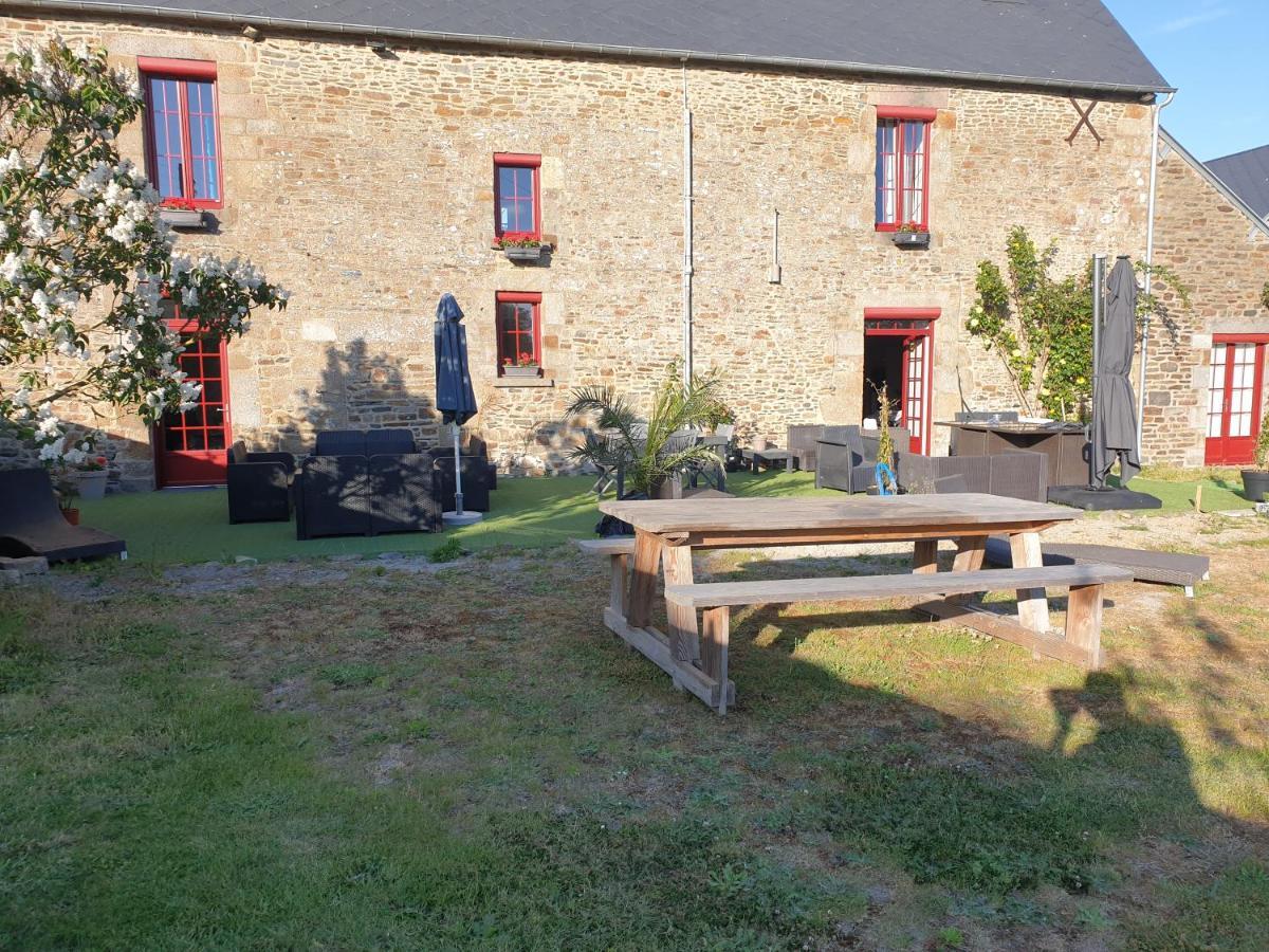 Chambres De Villee Saint-Georges-de-Gréhaigne Екстериор снимка